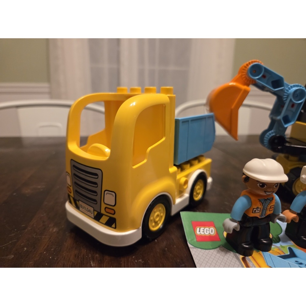 LEGO DUPLO: Truck & Tracked Excavator (10931) - Picture 4 of 5